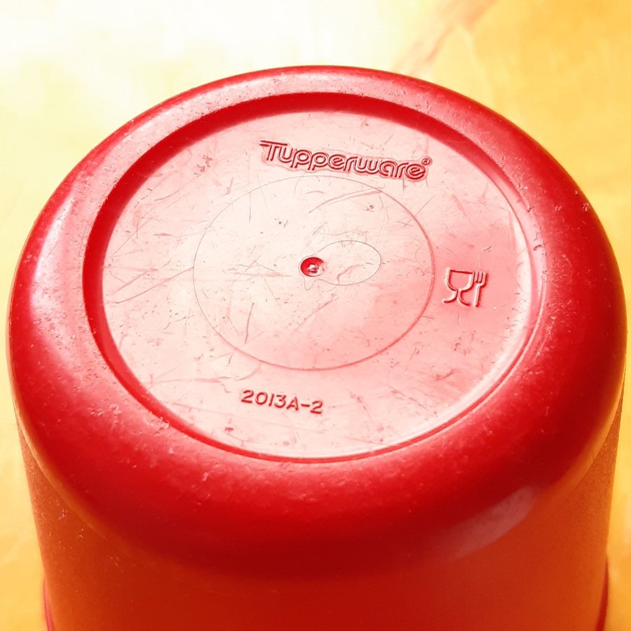 Tupperware fem muggar stapelbara röda vita retro vintage 70-tal