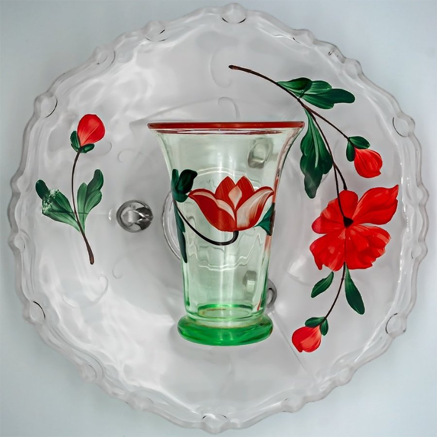 Handmålat sommar glas från Johansfors fat på fot + munblåst dricksglas 1940-tal