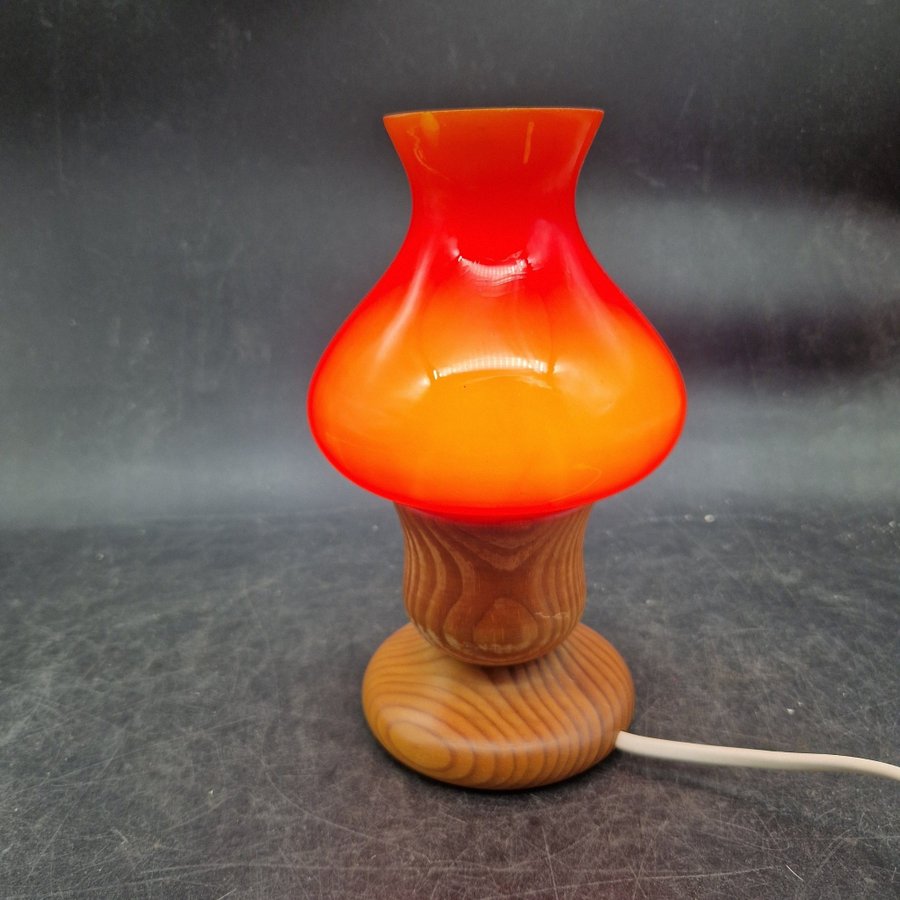 Bordslampa Svamplampa lampa Orange Glaskupa Opalinglas Trä 70-tal Lampa Retro