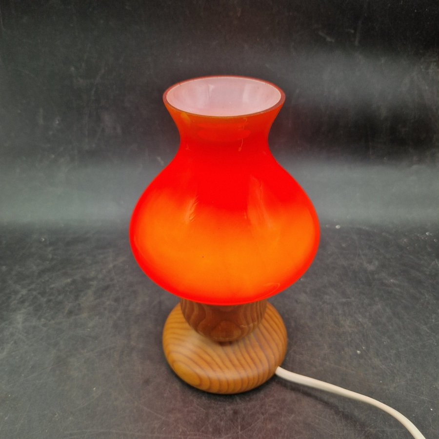 Bordslampa Svamplampa lampa Orange Glaskupa Opalinglas Trä 70-tal Lampa Retro