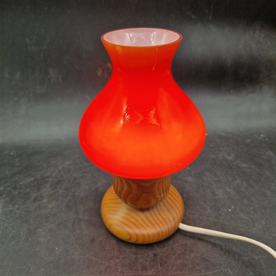 Bordslampa Svamplampa lampa Orange Glaskupa Opalinglas Trä 70-tal Lampa Retro