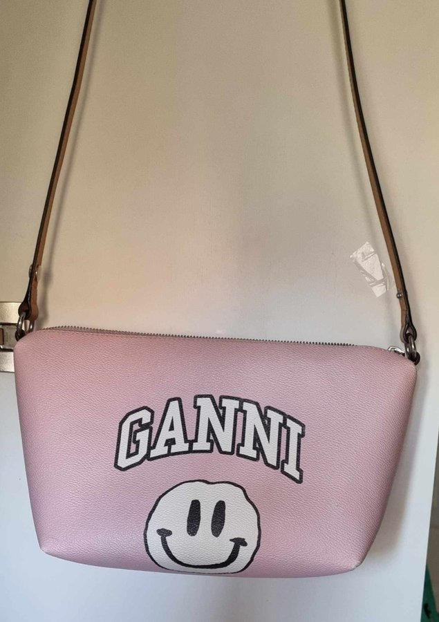 GANNI Coated Canvas A3171 taske skuldertaske i rosa så smuk!