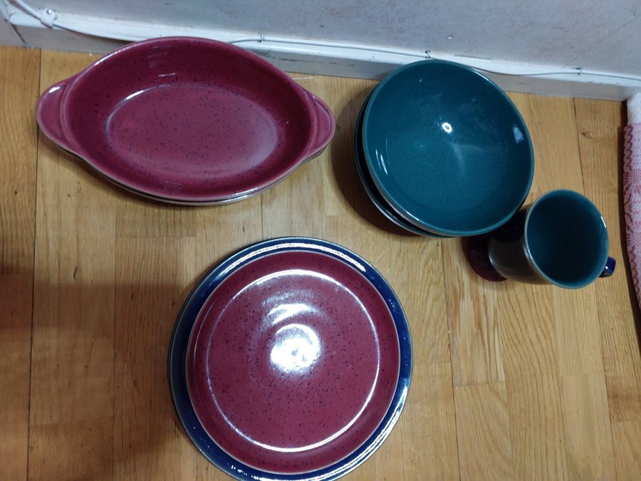 Denby "Harlequin" Kopp + 2 tallrikar + 2 skålar + 2 serveringsskålar