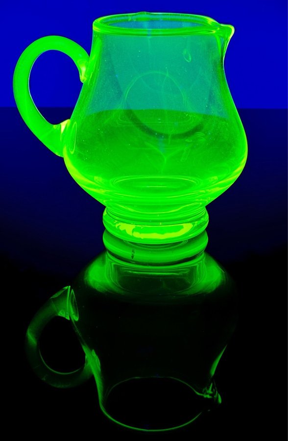 Gräddkanna - Riihimäen Lasi / uranglas uran uranium glass uranium/ antikt