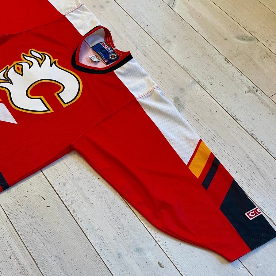 NEW Reebok / CCM NHL Calgary Flames jersey