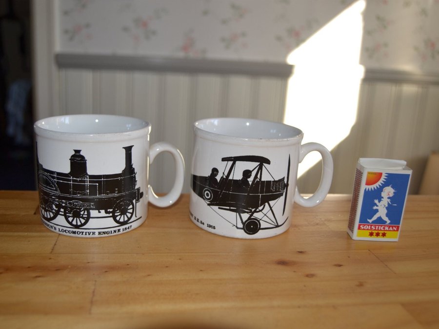 Kaffemuggar 2 st Staffordshire England motiv tåg och flyg i gott skick!