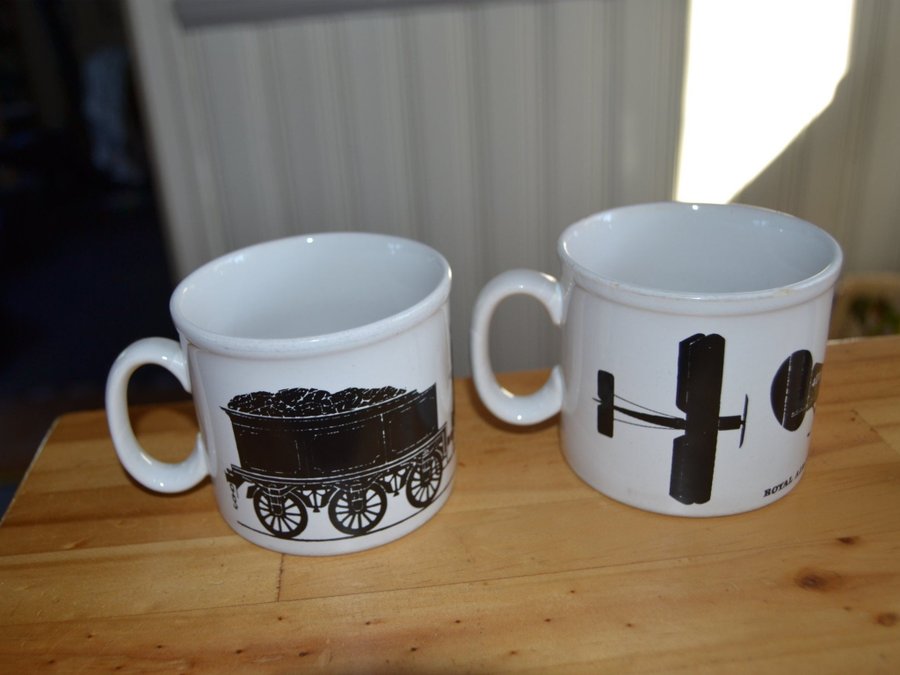 Kaffemuggar 2 st Staffordshire England motiv tåg och flyg i gott skick!