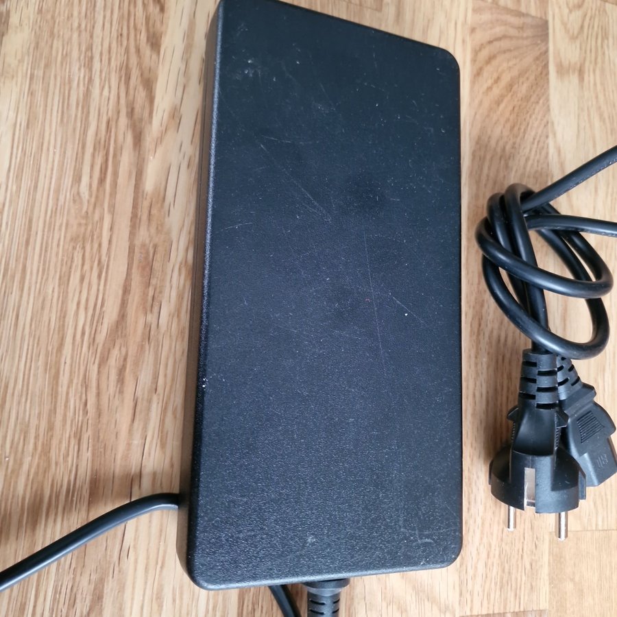 Original Dell 240W AC Adapter / Laddare 195V 123A