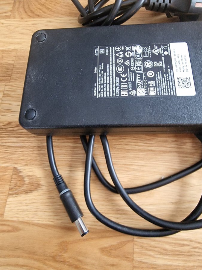 Original Dell 240W AC Adapter / Laddare 195V 123A