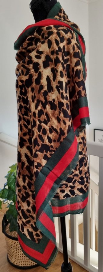 NY oanvänd STOR sjal halsduk Leopard print med röd grön kant rand ifrån Jackie