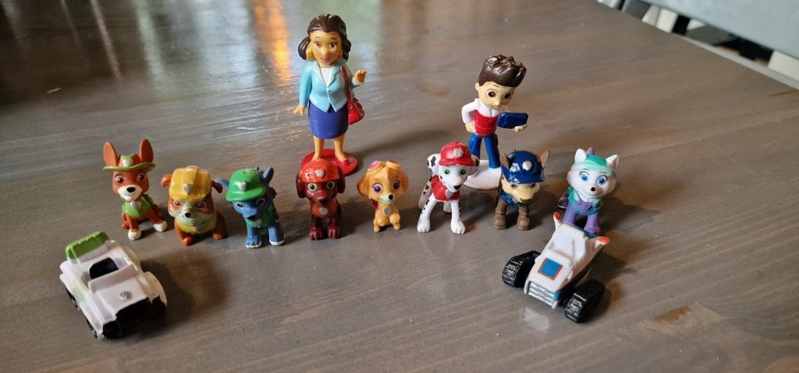 12 st Paw Patrol figurer nya