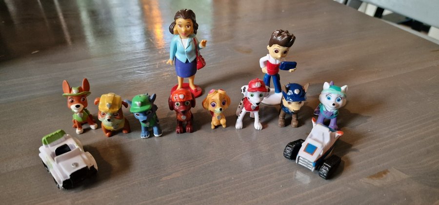 12 st Paw Patrol figurer nya