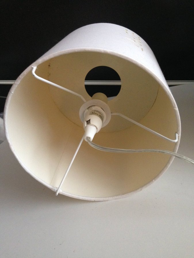 ESPRIT BORDSLAMPA- Vacker elegant vit RETRO