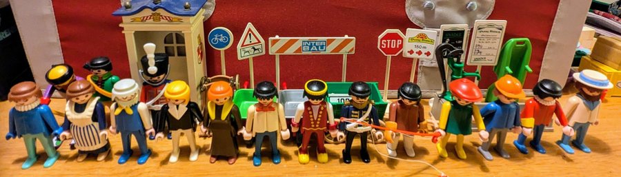 84 Playmobil figurer och tillbehör