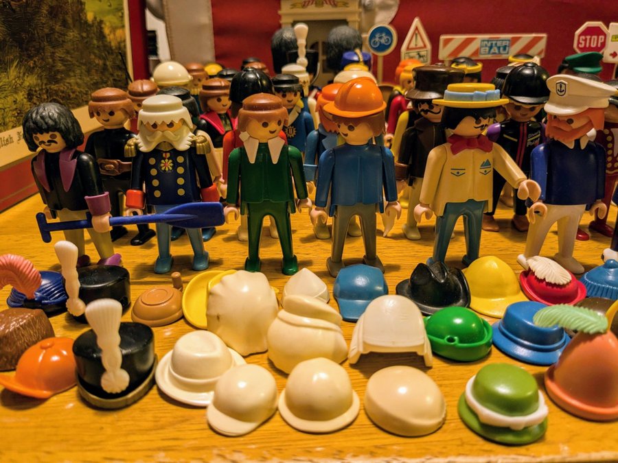 84 Playmobil figurer och tillbehör