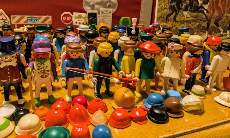 84 Playmobil figurer och tillbehör