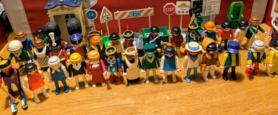 84 Playmobil figurer och tillbehör