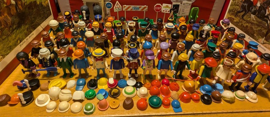 84 Playmobil figurer och tillbehör