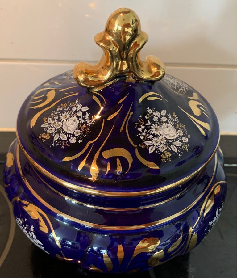 Jättevacker lockskål skål på fötter Italy Blu Cobalt Porslin H23 B23 cm