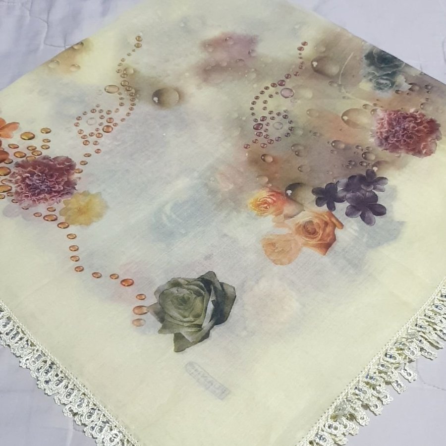 Ultra elegant ljus sjal med blommigt mönster silk ny