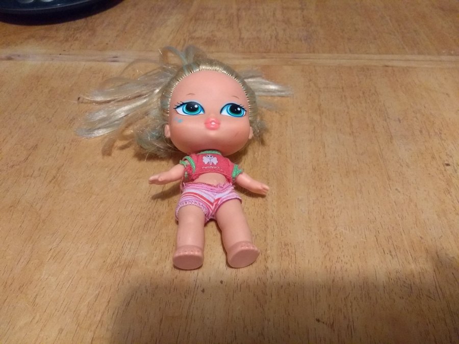 Bratz Babyz Hair Flair Glow in the Dark Cloe