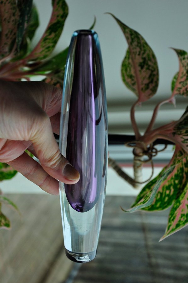 Strömbergshyttan lila glas vasGUNNAR NYLUNDH 22 cm