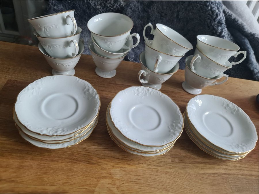 Mycket fin ! 12 st Vintage shabby chic kaffekoppar med fat guldkant polen SÖTA