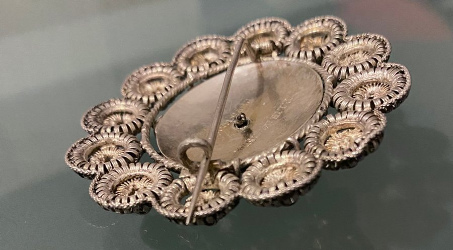 silver BROSCH daterad 1874 märkt P Lie Christiania Norge