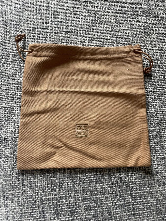 Beige dustbag från Toteme