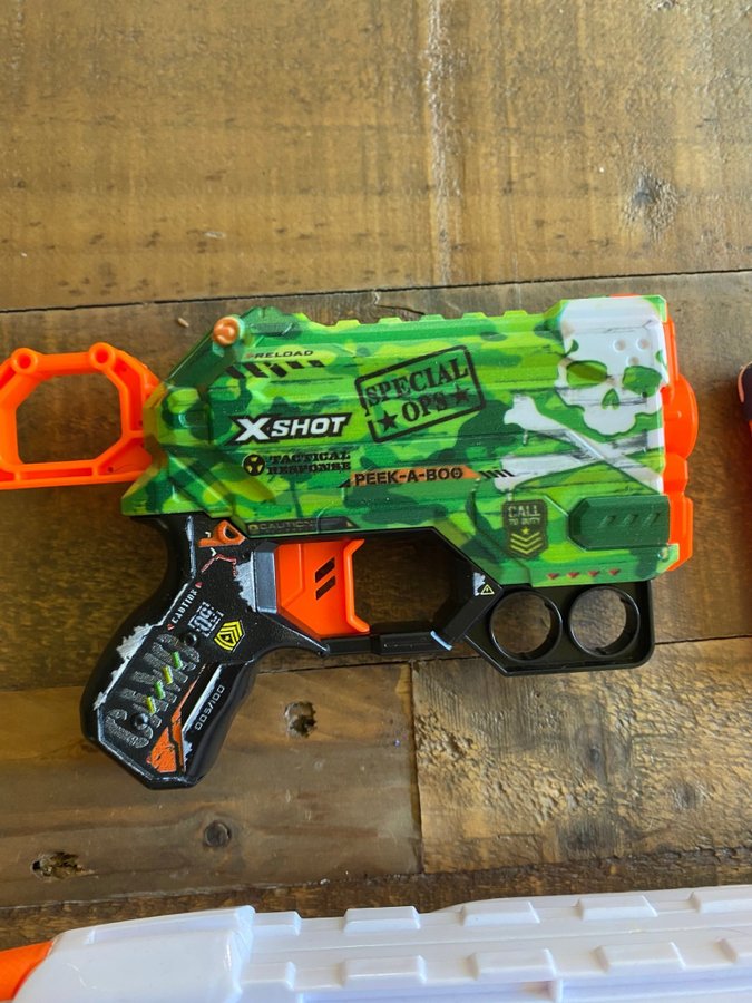 Nerf roughcut och en custom xshot