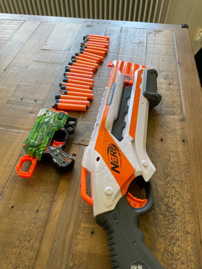 Nerf roughcut och en custom xshot