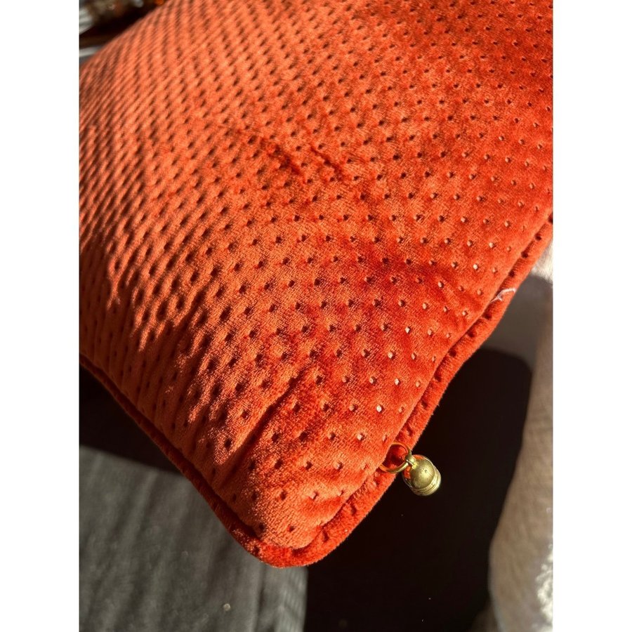 Orange kuddfodral ( kudde sammet plysch velour fodral textil inredning nygl