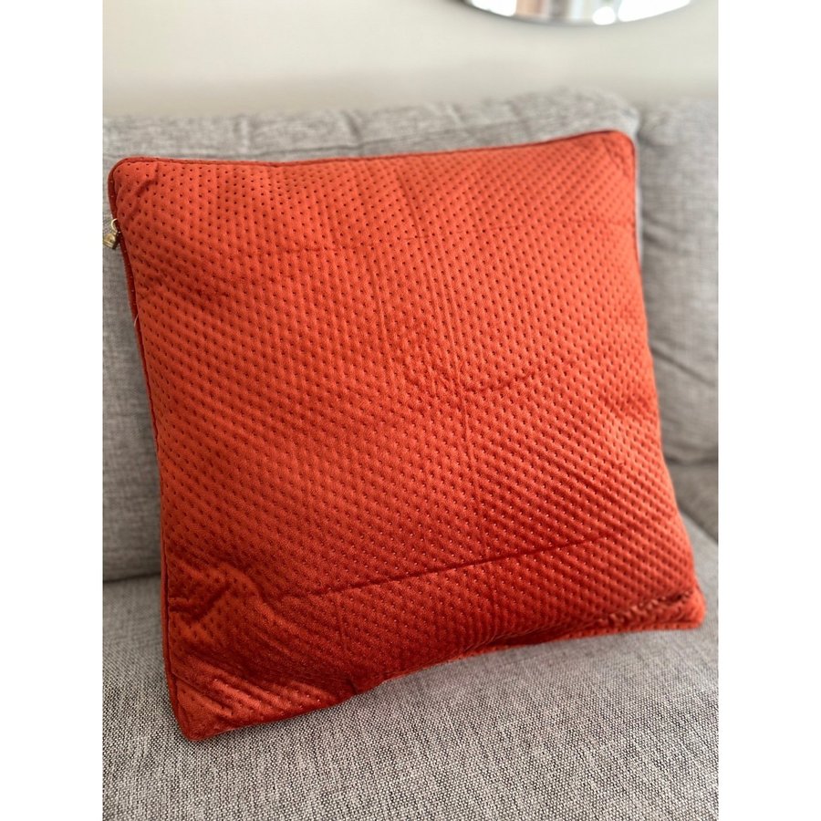 Orange kuddfodral ( kudde sammet plysch velour fodral textil inredning nygl