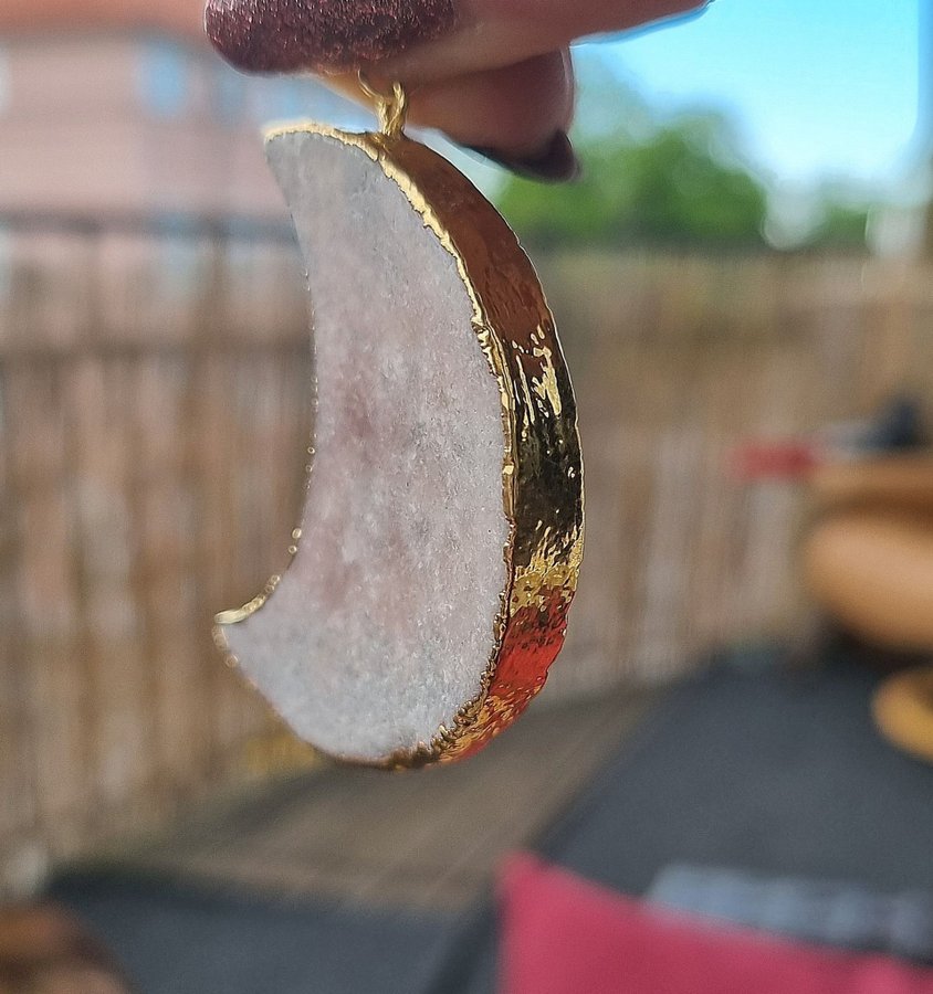 Halsband med stor rosa ametist kristall måne