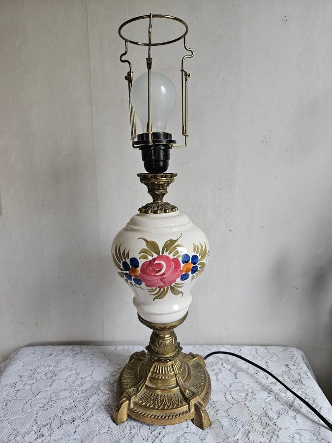 VINTAGE PAMPIG ITALIENSK BORDSLAMPA AV MÄSSING/KERAMIK