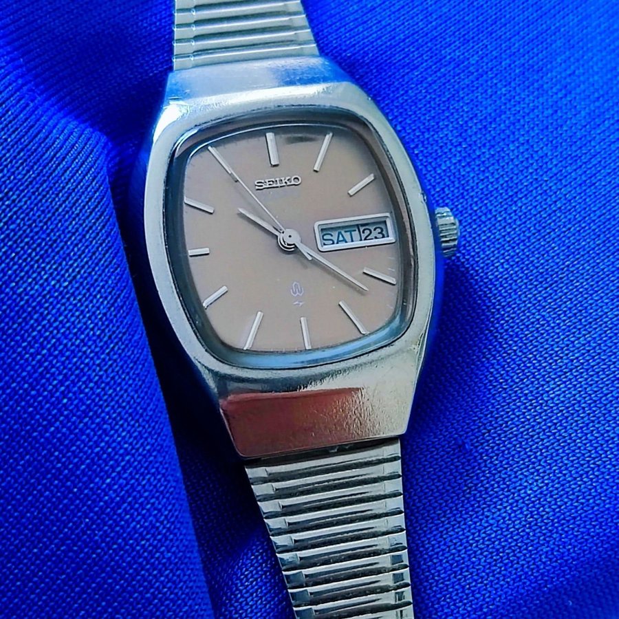 Seiko Quartz king 1976 vintage rare JP/EN calendar