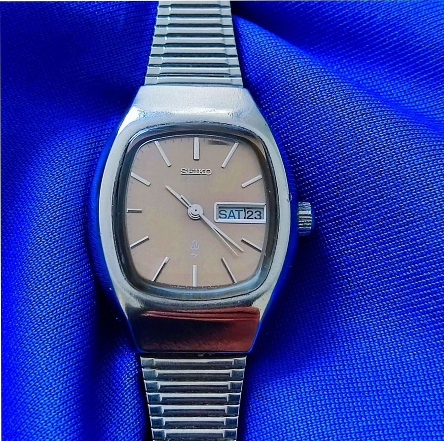 Seiko Quartz king 1976 vintage rare JP/EN calendar