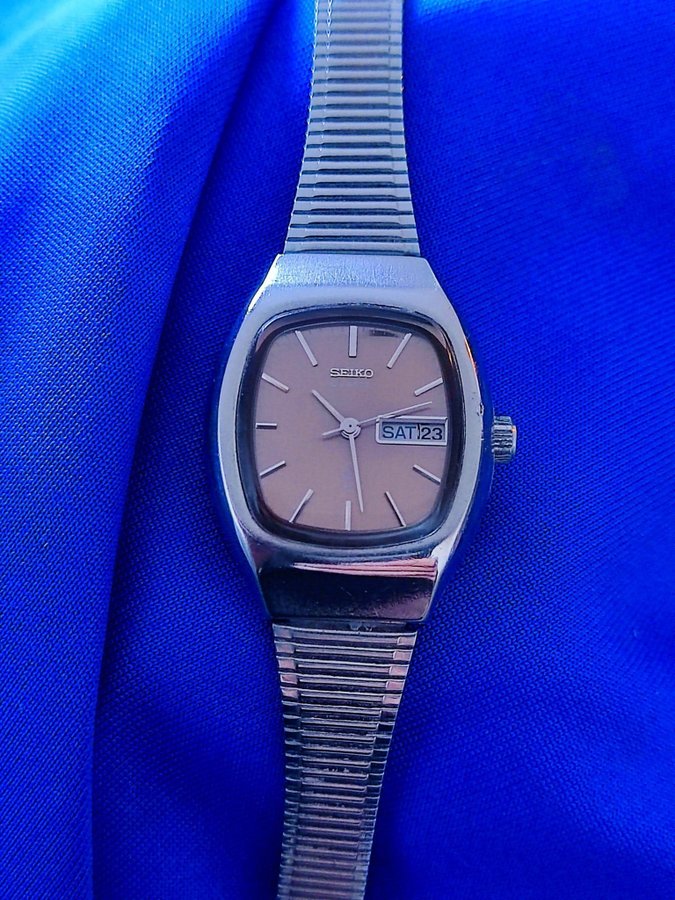 Seiko Quartz king 1976 vintage rare JP/EN calendar