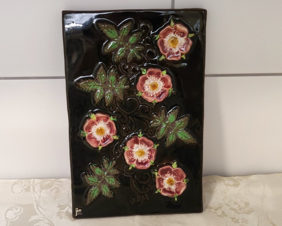 JIE fin keramik tavla med blommor dekor