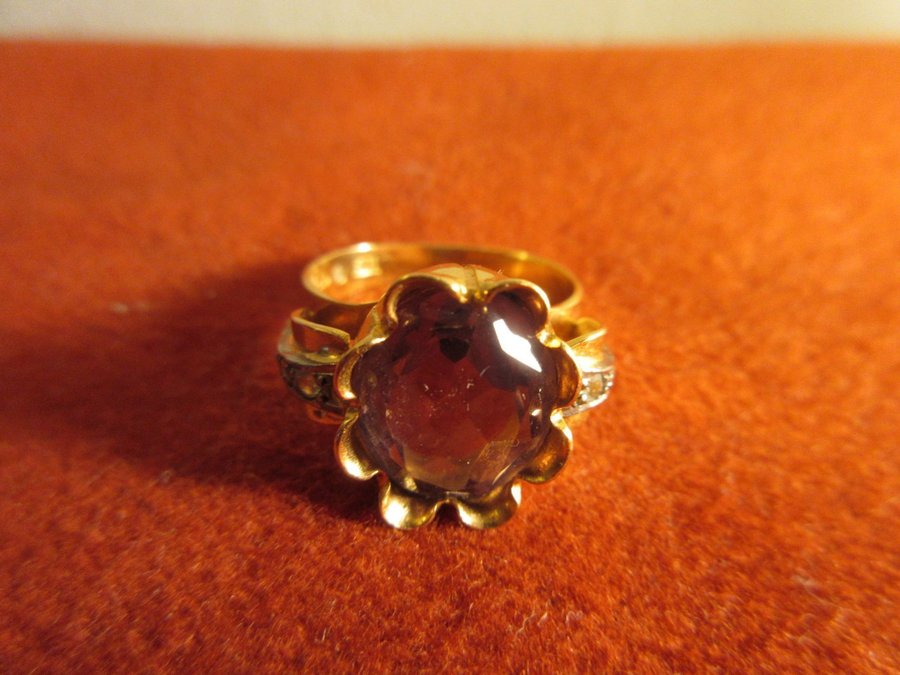 VINTAGE GULD RING 18K ENGELBERT AMETIST/VITA STENARHE KATTFOT 18K A9 (1951)