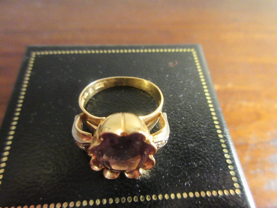 VINTAGE GULD RING 18K ENGELBERT AMETIST/VITA STENARHE KATTFOT 18K A9 (1951)