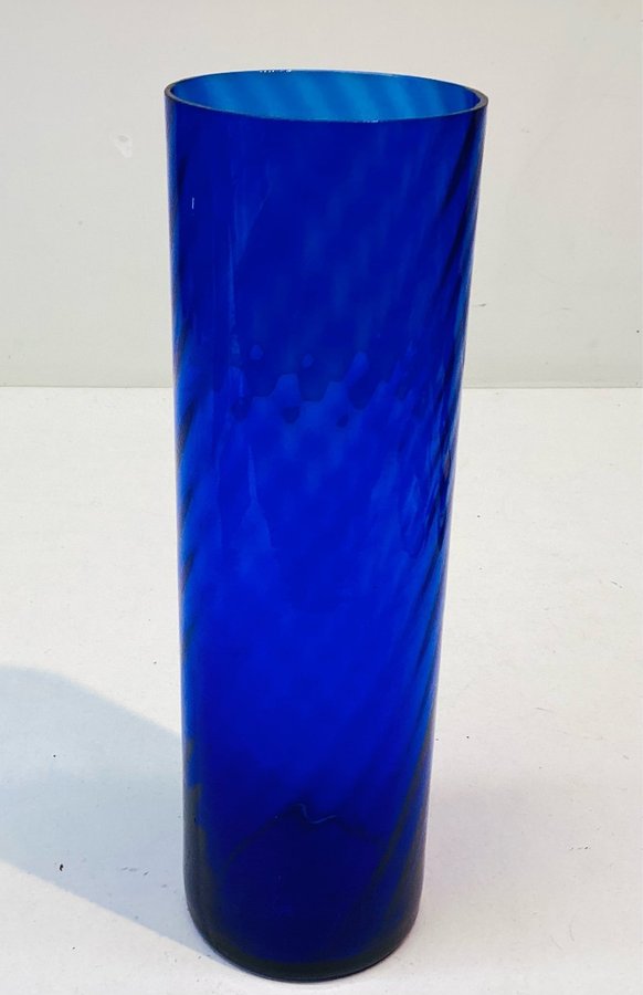 Retro Vintage Vacker Optikblåst Blå Vas från Lindshammar glasbruk fint skic
