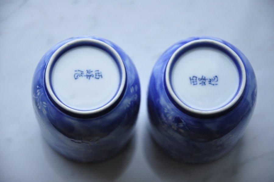 Vintage små porslin kaffekoppar/tekoppar utan handtag i Blå Vit från Kina