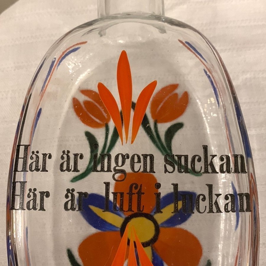 Brännvinsflaska snaps Handmålad äldre glas flaska text Allmoge retro
