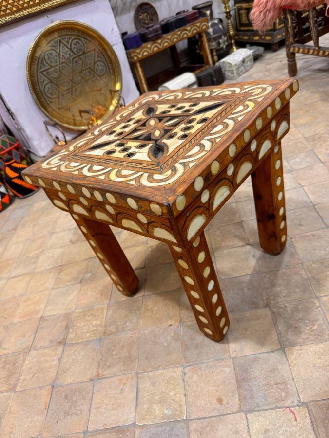Marockanskt kamelben intarsia träbord för sovrum eller vardagsrum