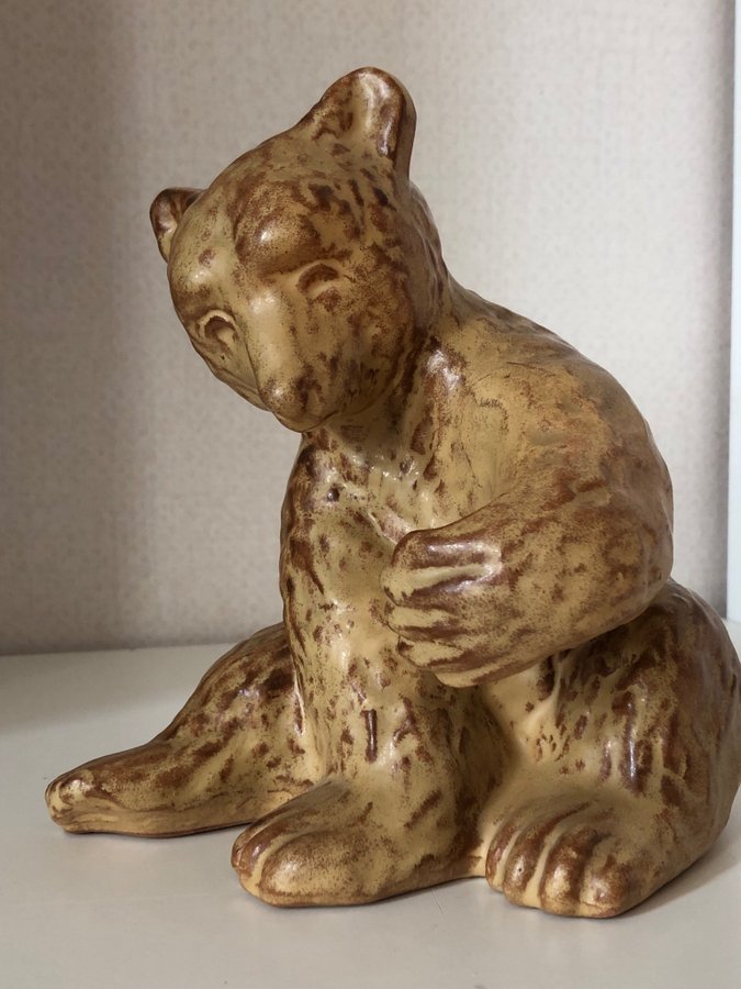Figurin björn Vicke Lindstrand