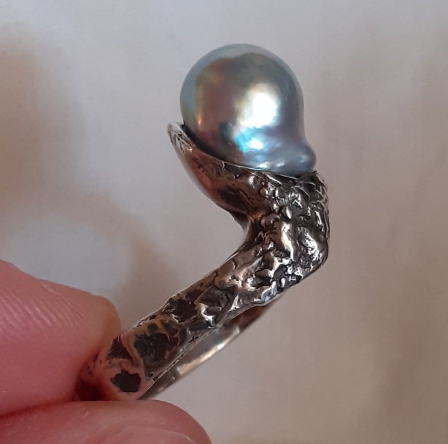 Silverring m vacker blå barock akoya pärla / organisk design form / VINTAGE