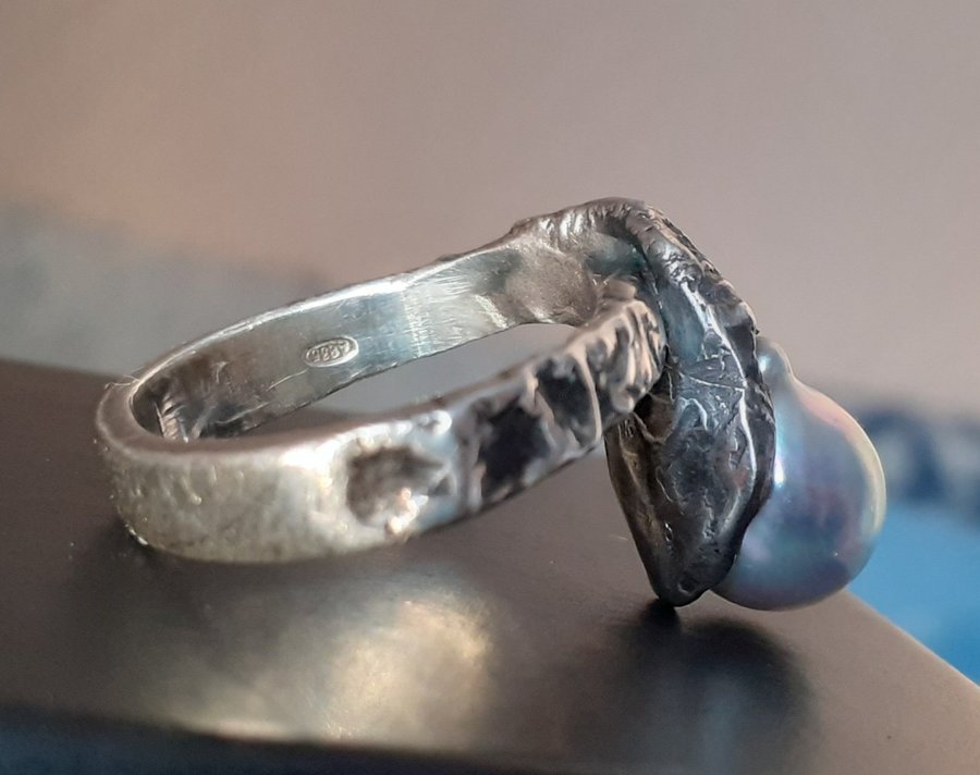 Silverring m vacker blå barock akoya pärla / organisk design form / VINTAGE