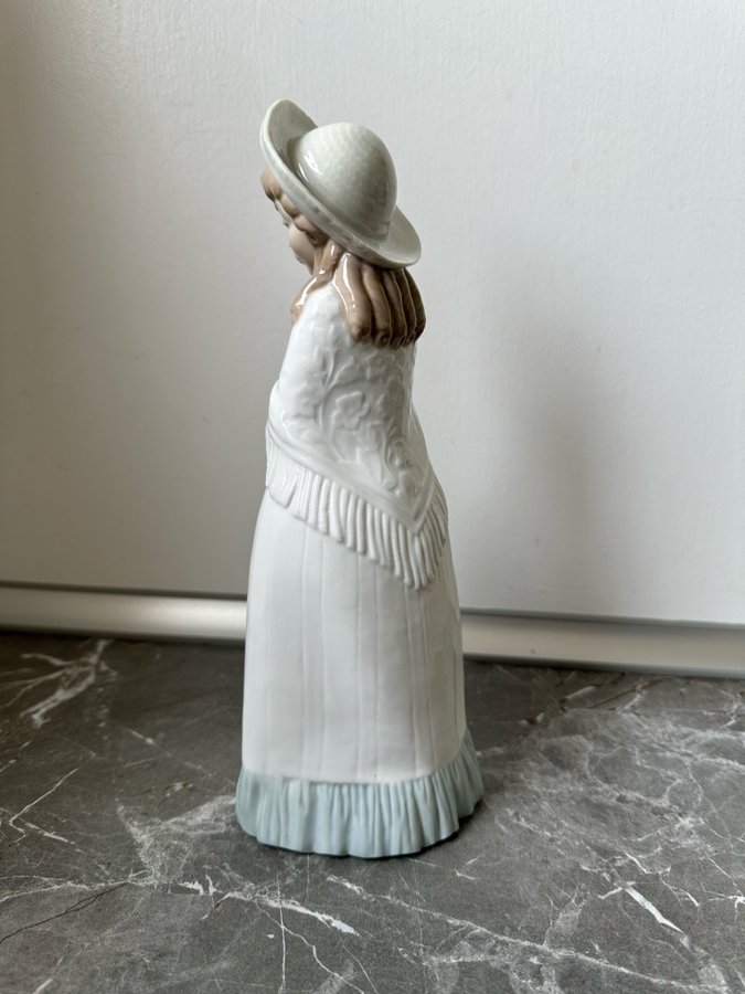 Vintage Figurin - Nao LLADRO Daisa 1982