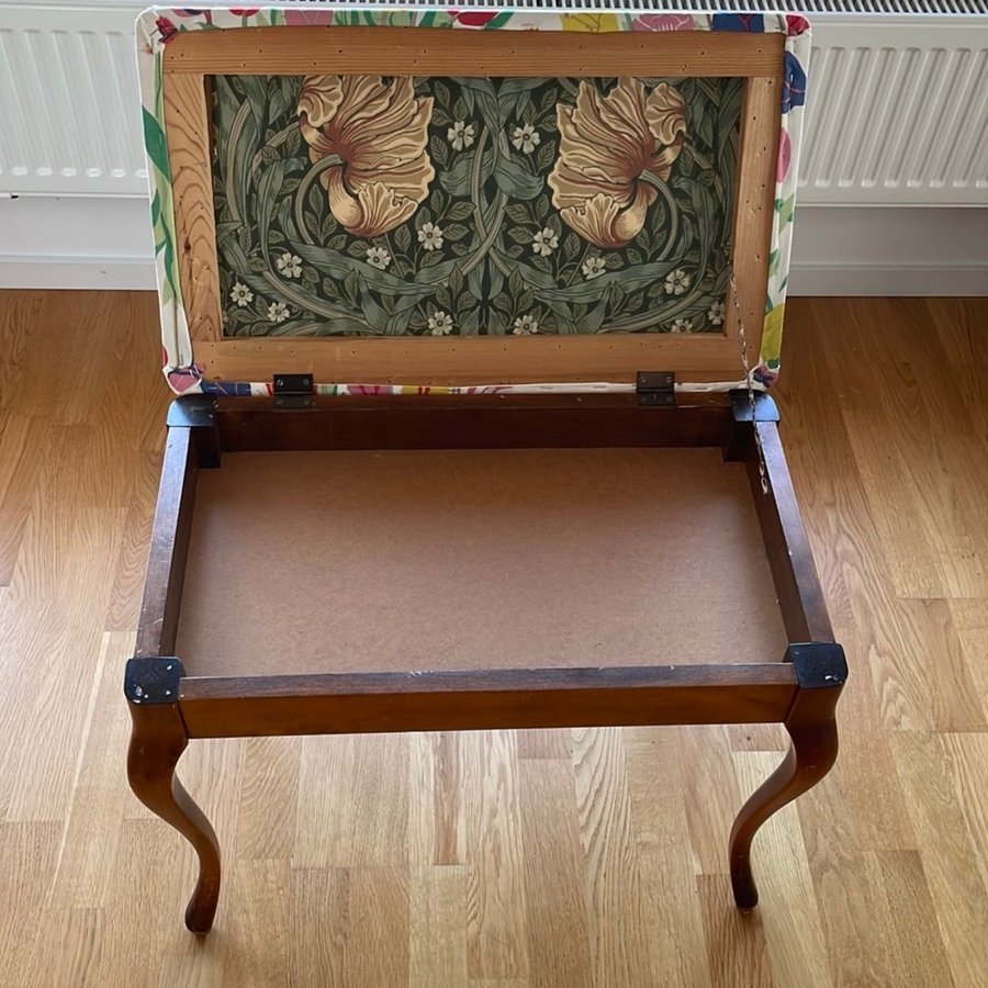 Vintage Teak Pall Pianopall Textil Josef Frank Vit ”Tulpaner”